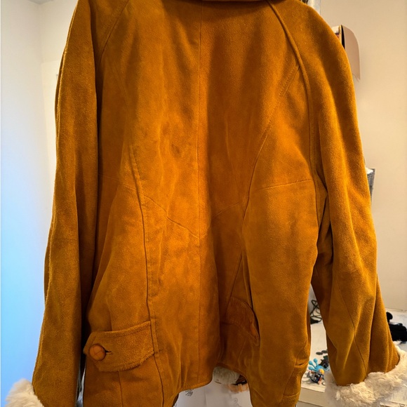Vintage shearling coat - Picture 2 of 2
